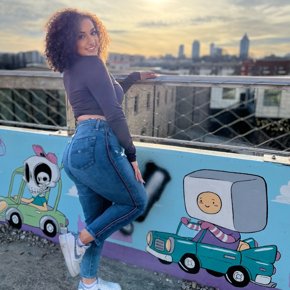 Meet your Posher, Yara